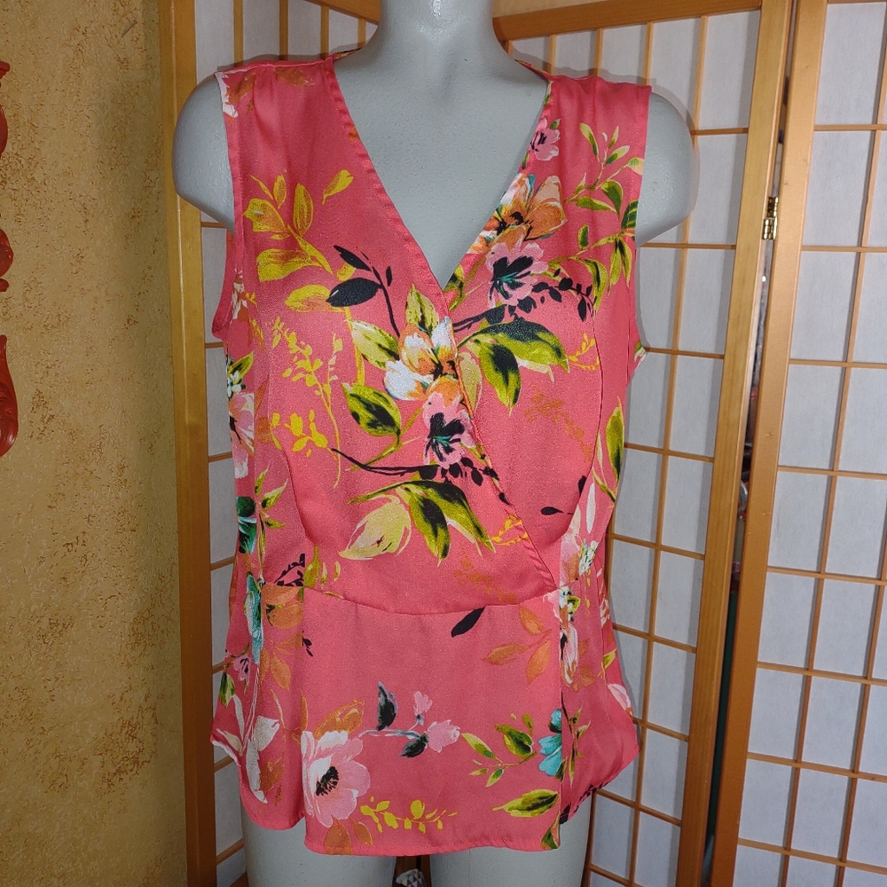 Liz Claiborne, top, large.